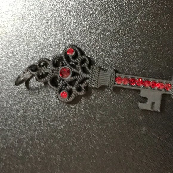 Black and Red Key Pendant - Picture 7 of 12